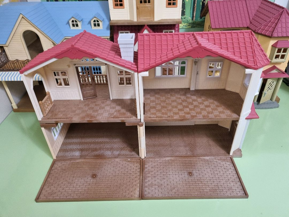 실바니안 불 들어오는 패밀리 이층집+덤 상품 집 드립니다.--3