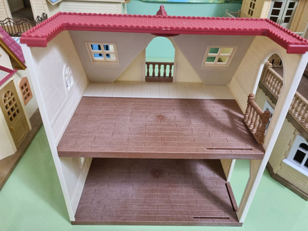 실바니안 불 들어오는 패밀리 이층집+덤 상품 집 드립니다.--7