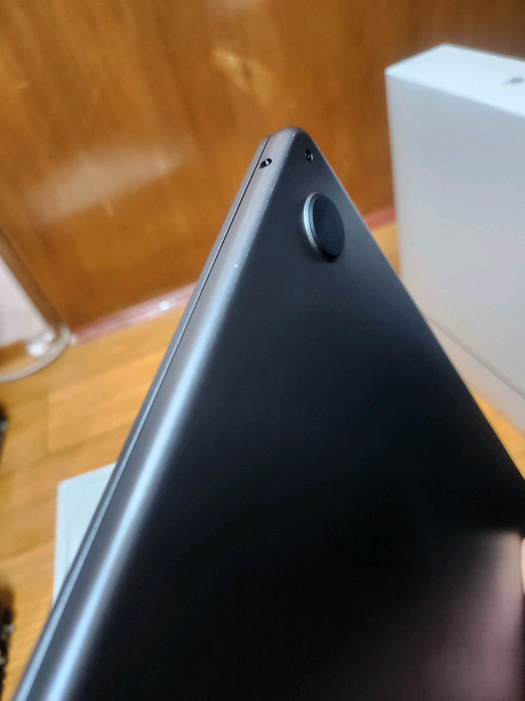 맥북에어 m2 판매합니다 액정하자--1