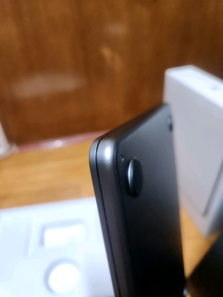 맥북에어 m2 판매합니다 액정하자--2