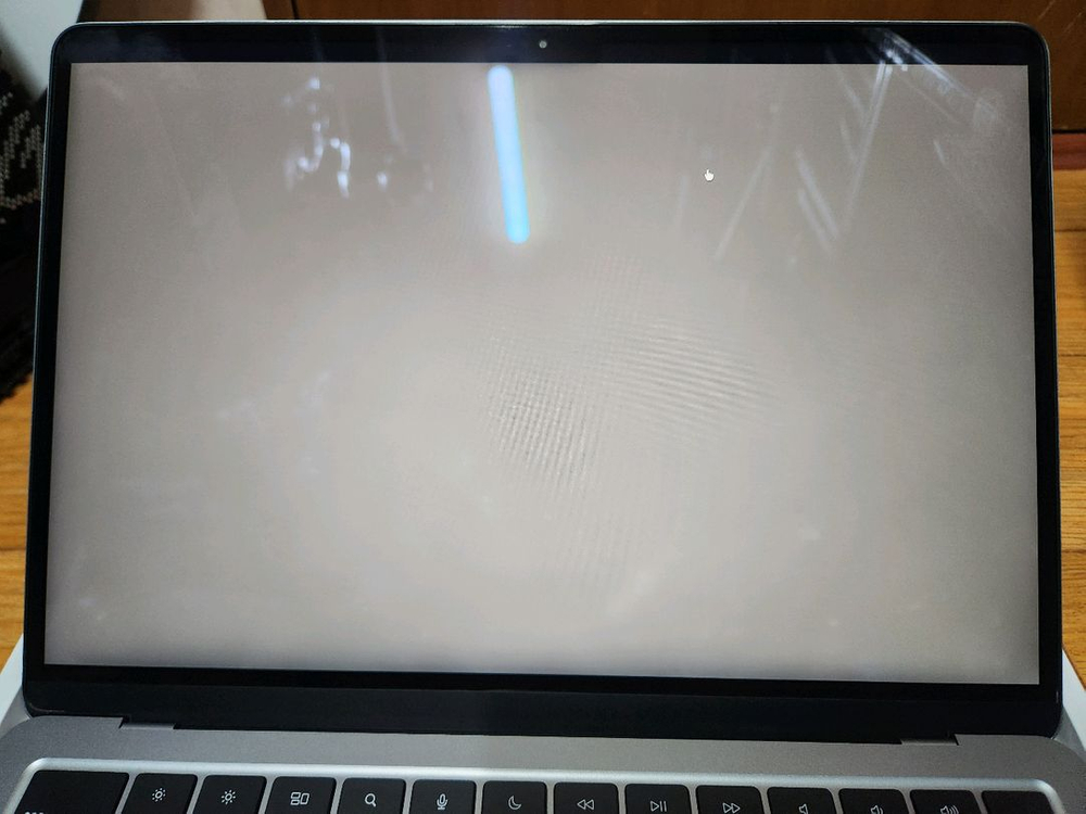 맥북에어 m2 판매합니다 액정하자--8