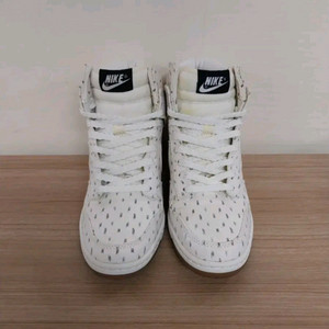 여성 나이키 키높이 덩크 스카이 하이 프린트 스니커즈, 운동화 (245) 이미지