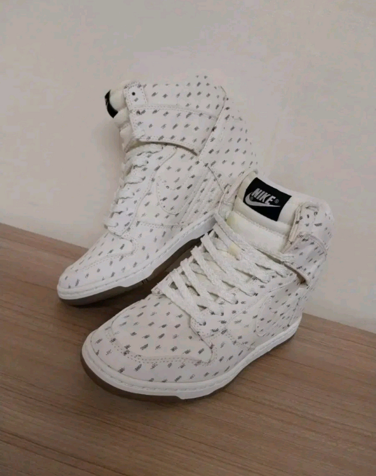 여성 나이키 키높이 덩크 스카이 하이 프린트 스니커즈, 운동화 (245) 이미지