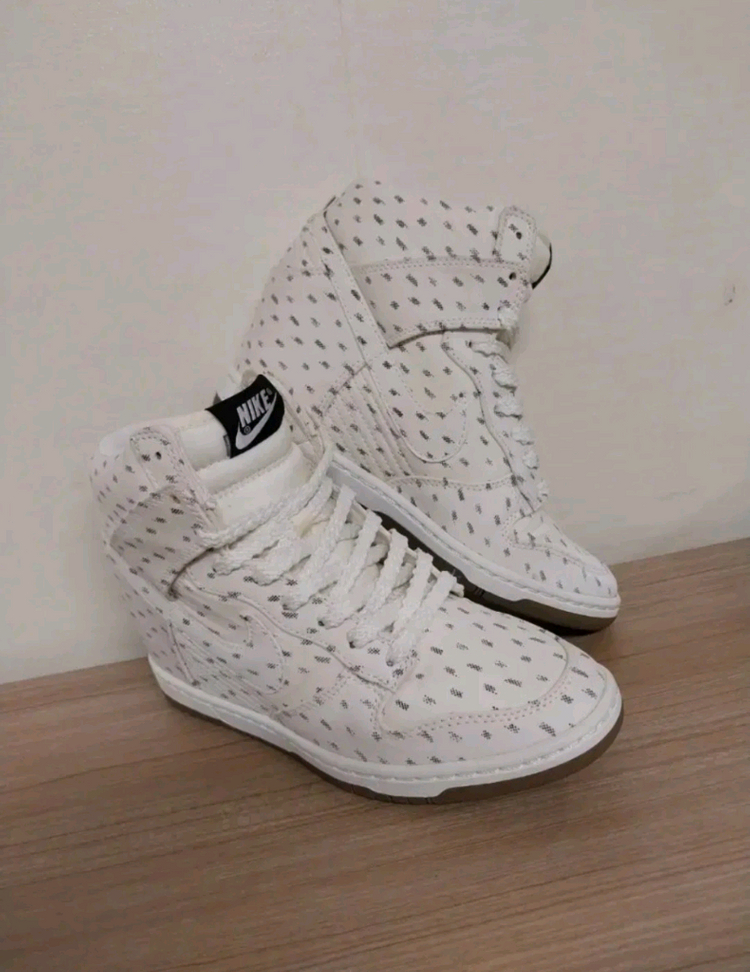 여성 나이키 키높이 덩크 스카이 하이 프린트 스니커즈, 운동화 (245) 이미지