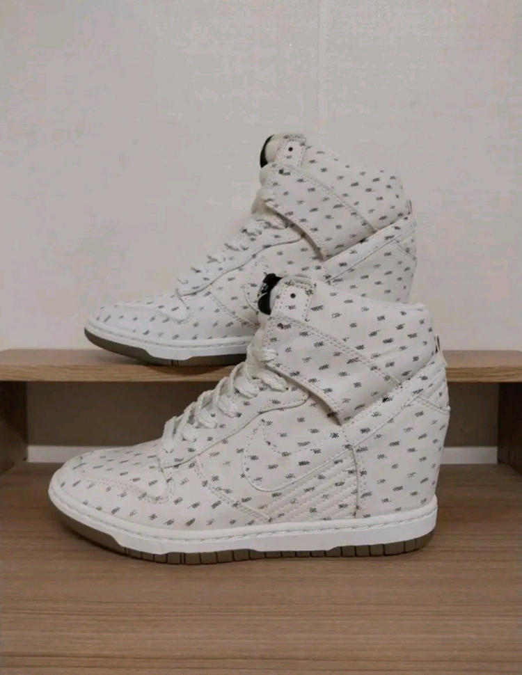 여성 나이키 키높이 덩크 스카이 하이 프린트 스니커즈, 운동화 (245) 이미지