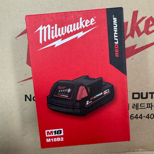 (새제품) 밀워키 M18 B2 18V 리튬이온 배터리 팝니다