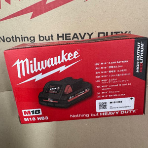 (새제품) 밀워키 M18 HB3 18V 리튬이온 배터리 팝니다
