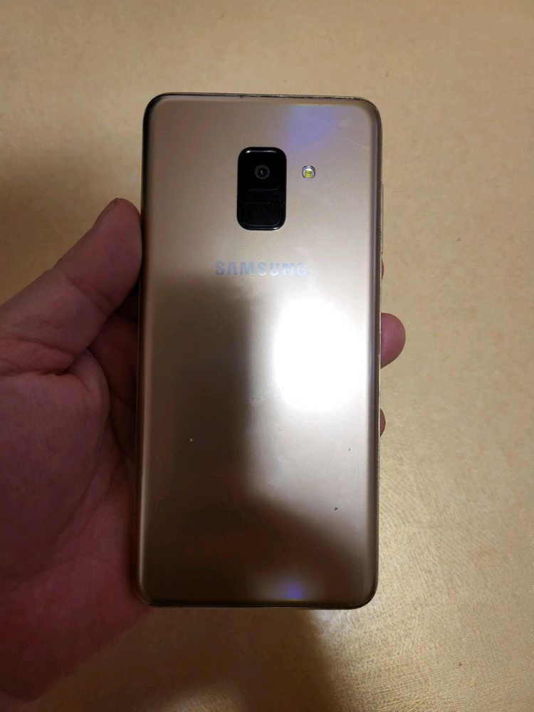 갤럭시A8 a530 골드 이미지