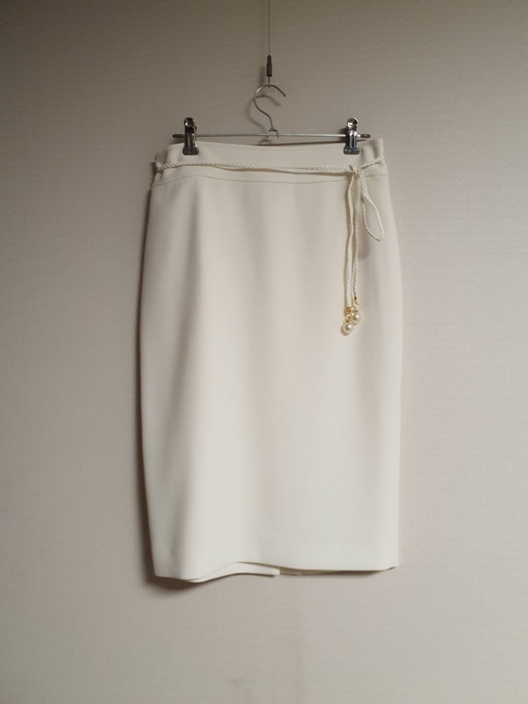 모조에스핀 아이보리 스커트 55 사이즈 정품--1