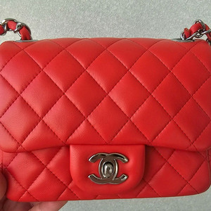 쁘띠삭 레드 샤넬가방