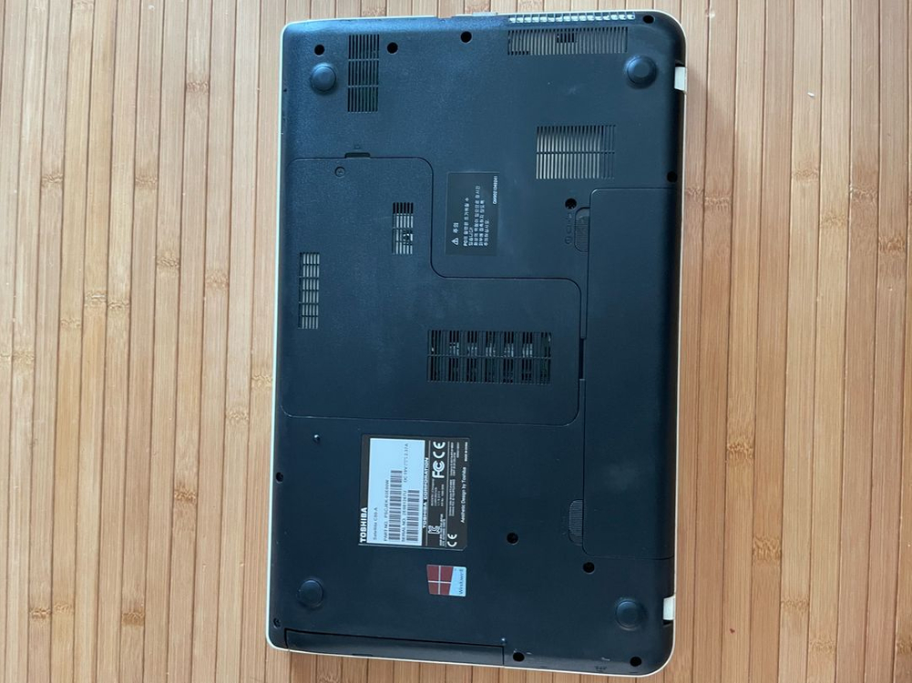 도시바 노트북 satellite C50-A 이미지