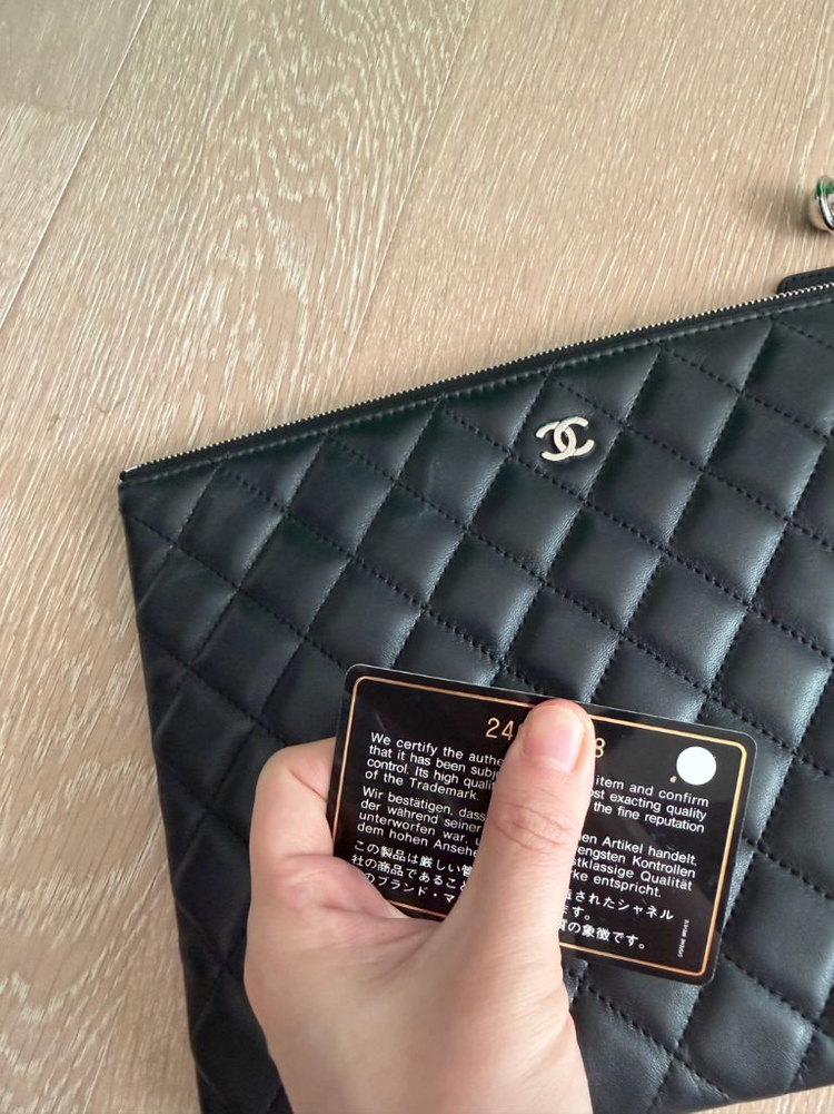 샤넬 클러치 뉴미듐 24번대--1