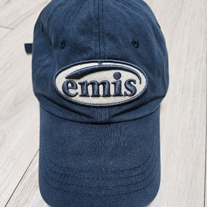 emis 이미스 톤 온 톤 볼캡 모자 (네이비) 2.5만에 팝니다.