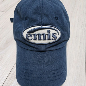 emis 이미스 톤 온 톤 볼캡 모자 (네이비) 2.5만에 팝니다.