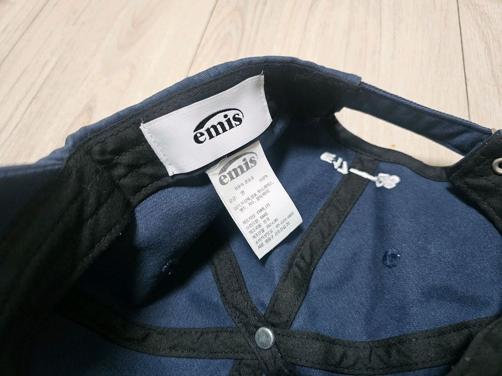 emis 이미스 톤 온 톤 볼캡 모자 (네이비) 2.5만에 팝니다.--1