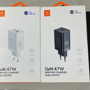 고속충전기 47W 듀얼 포트 팝니다.