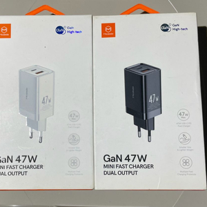 고속충전기 47W 듀얼 포트 팝니다.