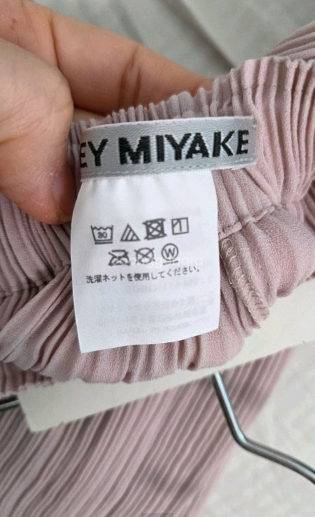 이세이미야케 플리츠플리즈 해칭스커트 라이트 핑크 2사이즈 새상품--4