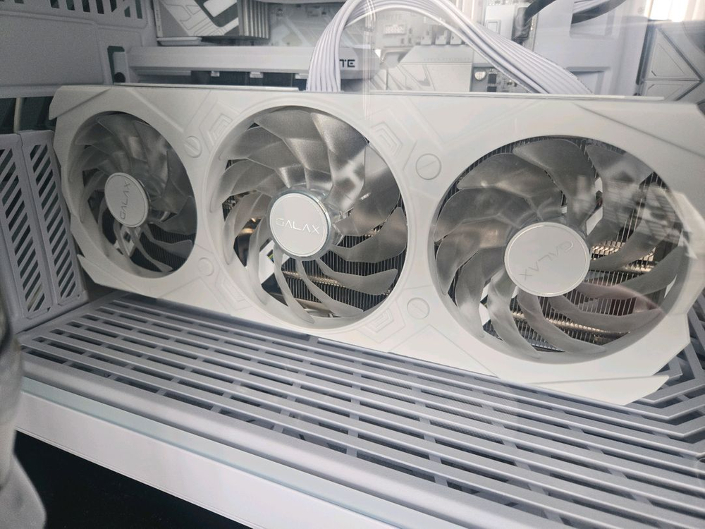 갤럭시 4070super 풀박스 팝니다.--1