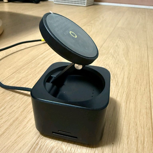 베이스어스 7 in 1 멀티 허브 충전 거치대