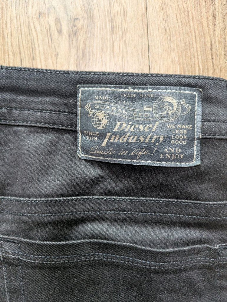 DIESEL 디젤 슬림핏 차콜블랙 데님 THAVAR (32)--1