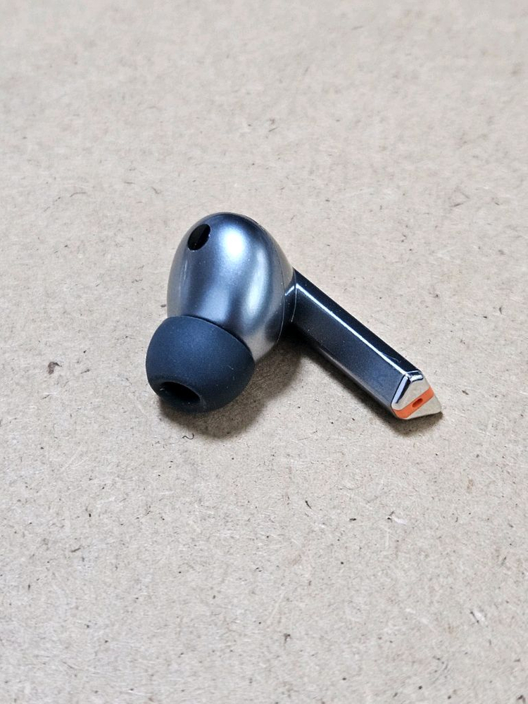 갤럭시 버즈3프로 실버 오른쪽--2