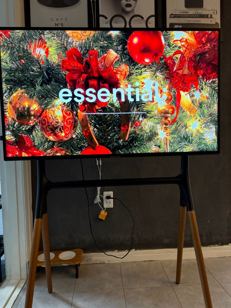 삼성 43인치 4K 스마트TV--1