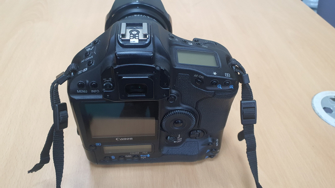 캐논 1ds mark3 거의 사용하지 않는 신품급 유지 4000장 미만 사용--0
