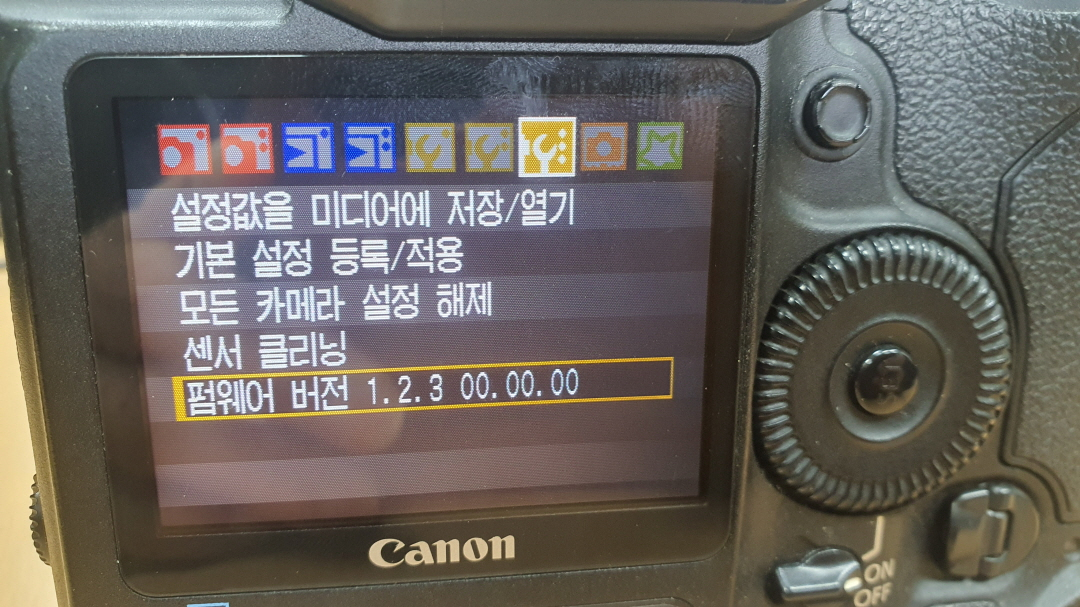 캐논 1ds mark3 거의 사용하지 않는 신품급 유지 4000장 미만 사용--2