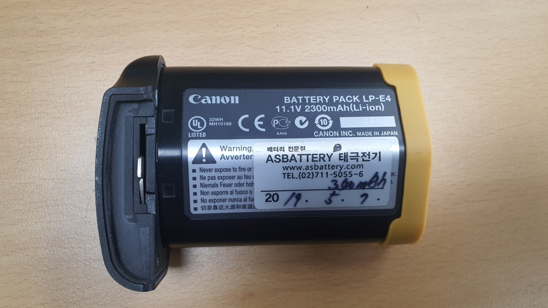 캐논 1ds mark3 거의 사용하지 않는 신품급 유지 4000장 미만 사용--7