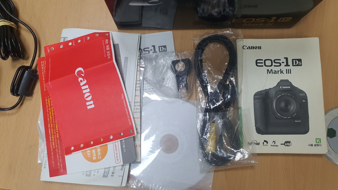 캐논 1ds mark3 거의 사용하지 않는 신품급 유지 4000장 미만 사용--4