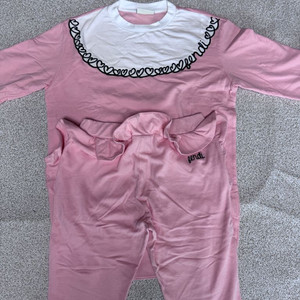 펜디키즈 상하의 셋업 트레이닝 10y (새상품)봉쁘앙버버리키즈샤리템플리미떼두두타오보보쇼즈몽클레어스톤msgm