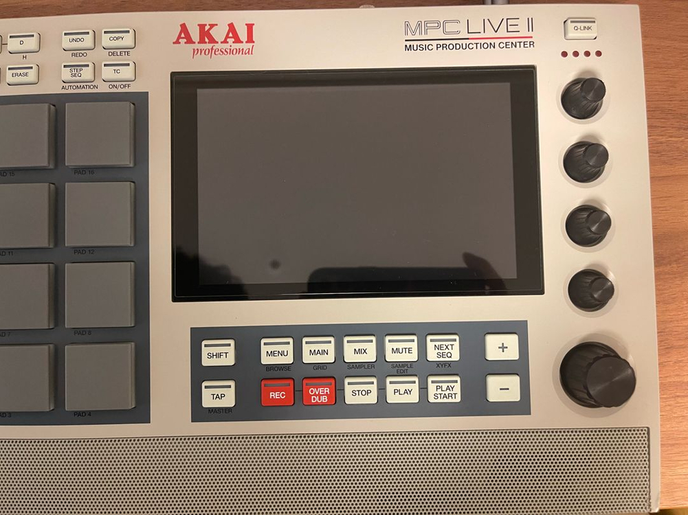 MPC Live2 Retro Edition--1
