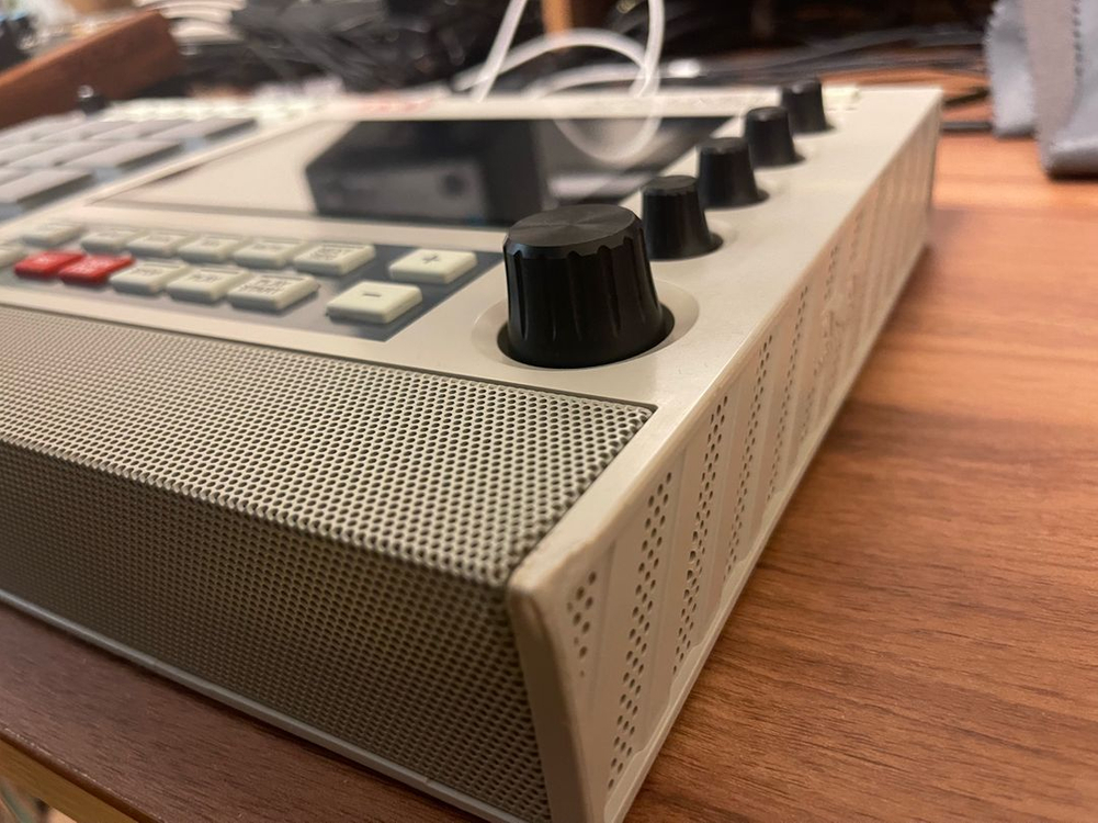 MPC Live2 Retro Edition--2