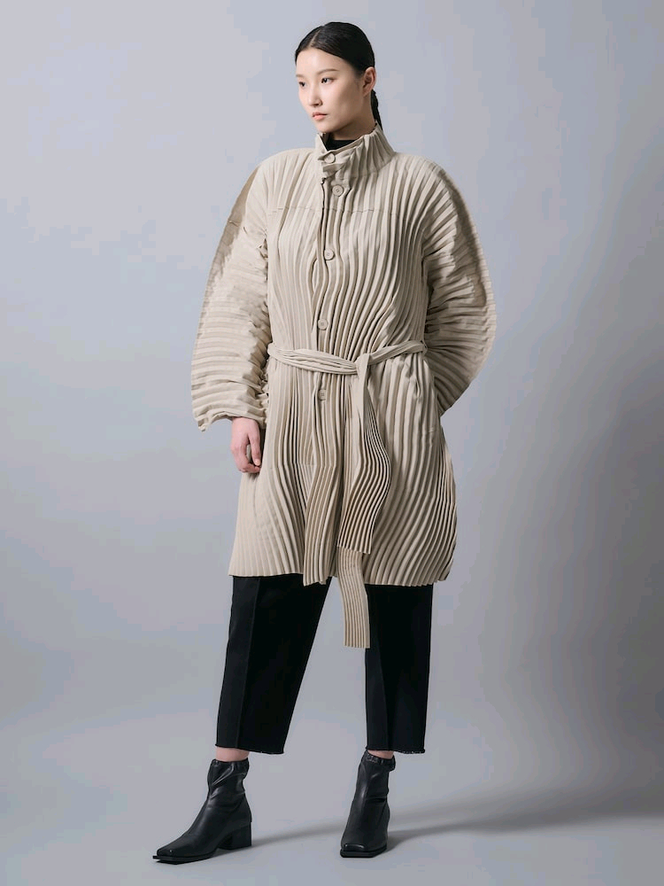 이청아님 착용)이세이미야케 웨이버링 코트, 플리츠플리즈 ~--4