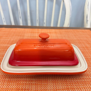 미사용새제품]르쿠르제 스톤웨어 버터돔 버터디쉬