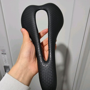 알리 카본 안장 팝니다