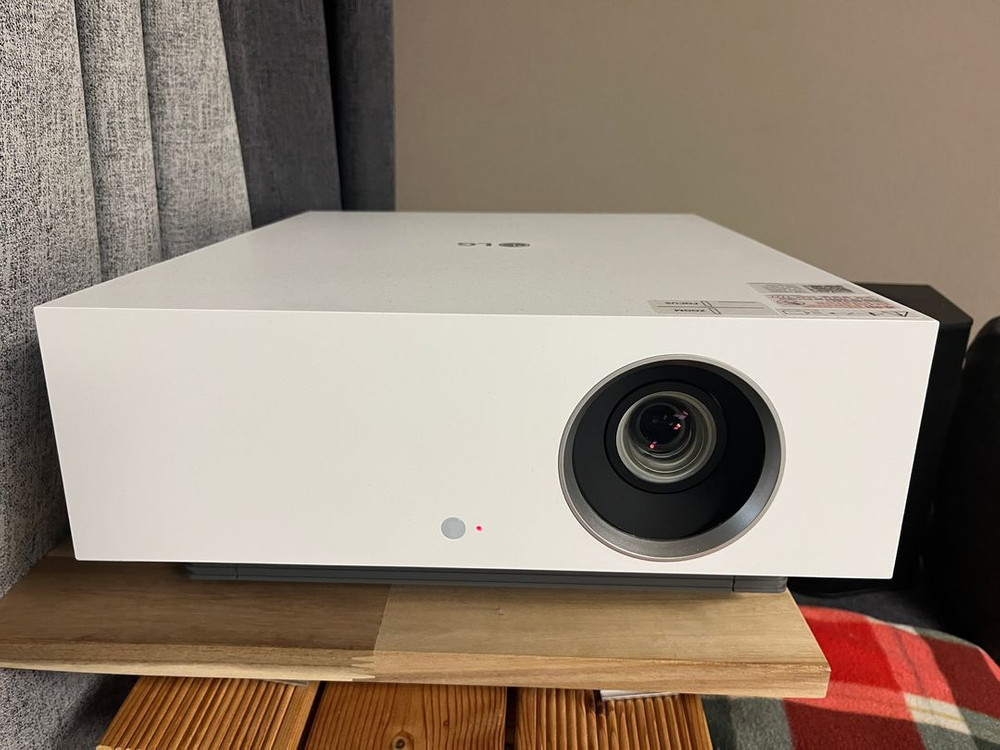 lg 시네빔 hu810pw 4K 빔프로젝터--1