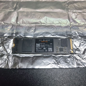 WD BLACK SN 770 2tb ssd 4.0 신품급 사용시간 75시간