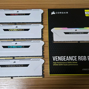 커세어 DDR4 (64GB(16Gx4)) 화이트 이미지