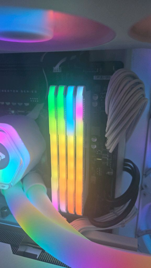 커세어 DDR4 (64GB(16Gx4)) 화이트 이미지