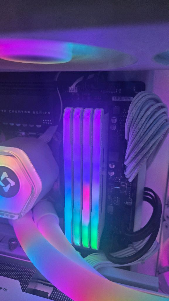 커세어 DDR4 (64GB(16Gx4)) 화이트 이미지