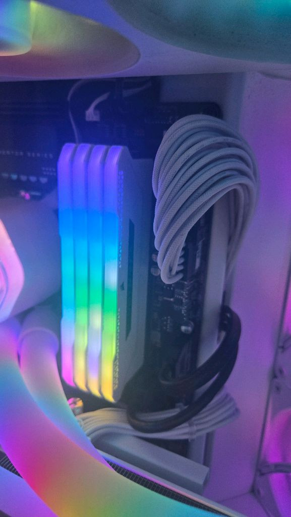 커세어 DDR4 (64GB(16Gx4)) 화이트 이미지