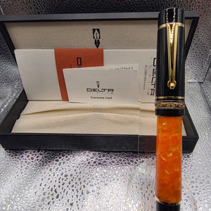 델타 돌체비타 미드사이즈 F닙 만년필 팝니다