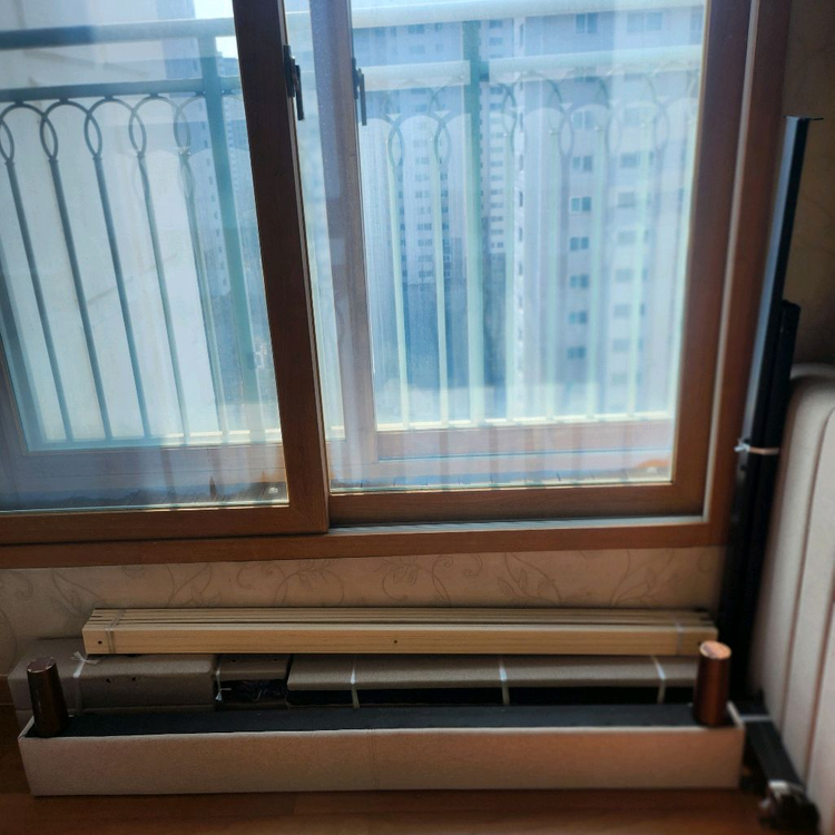 지누스 데비 저상형 침대 퀸 프레임 이미지