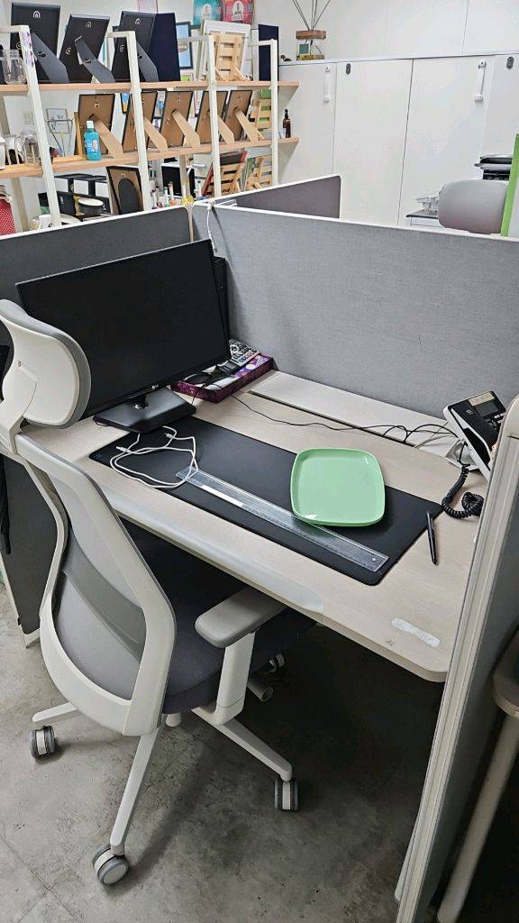 [사무실 이전 떨이]퍼시스 사무용 책상, 의자! 놓치면 매진, 여러개 사면 할인!--1