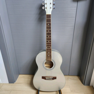 수제 통기타 판매 합니다.