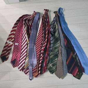 니나리찌 넥타이 80여장 일괄 판매 이미지