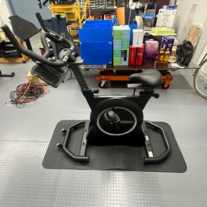 실내 자전거 운동기구 이미지