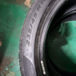 피렐리 피제로 올시즌 235 45 18 타이어 4개 판매합니다